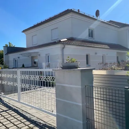 Blanc - Private Ferienresidenz Mit Pool & Garten * Rain